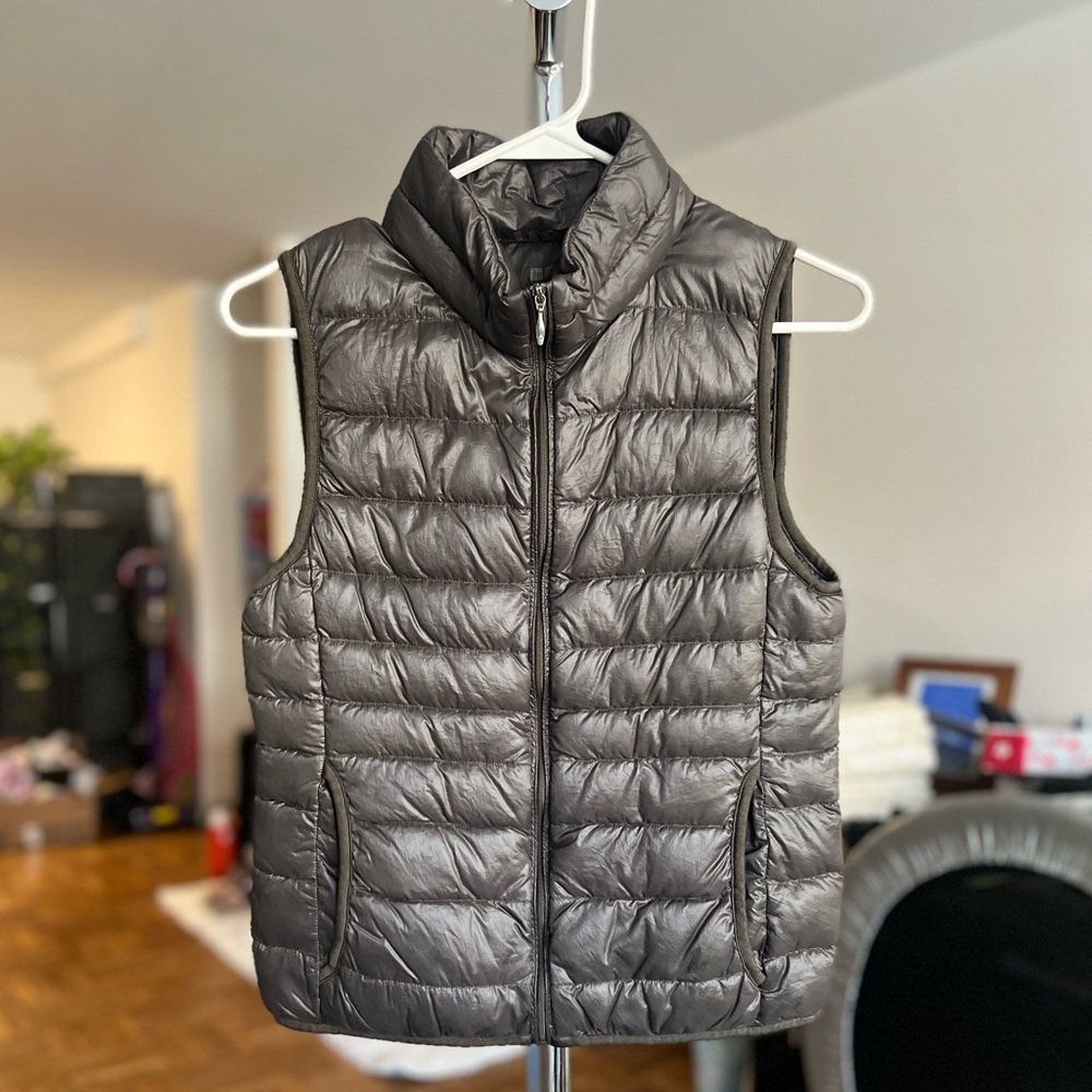 Uniqlo womens light down vest